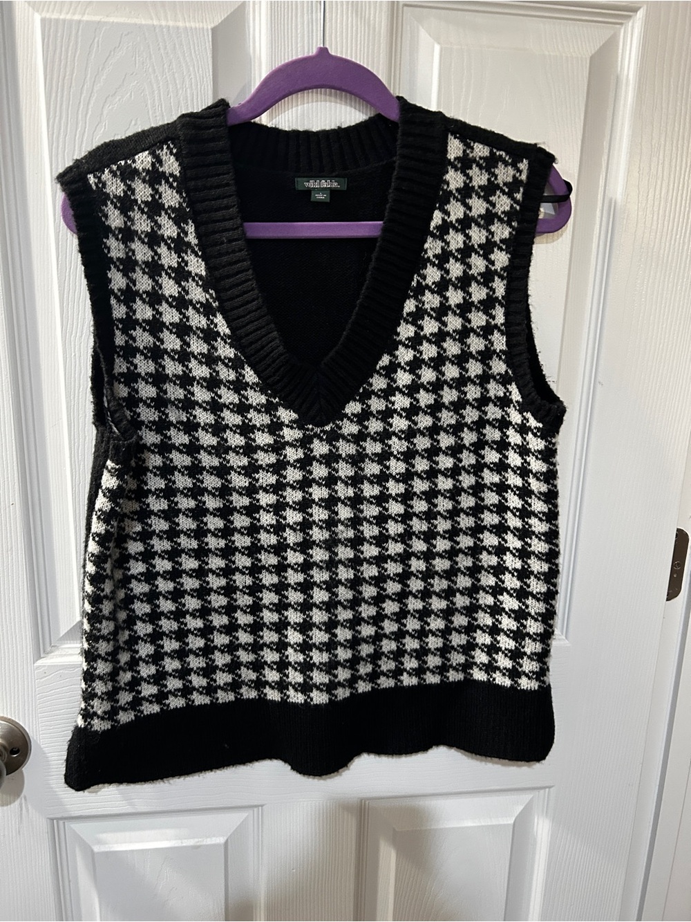 Wild Fable Black & White Houndstooth V-Neck Sweater Vest